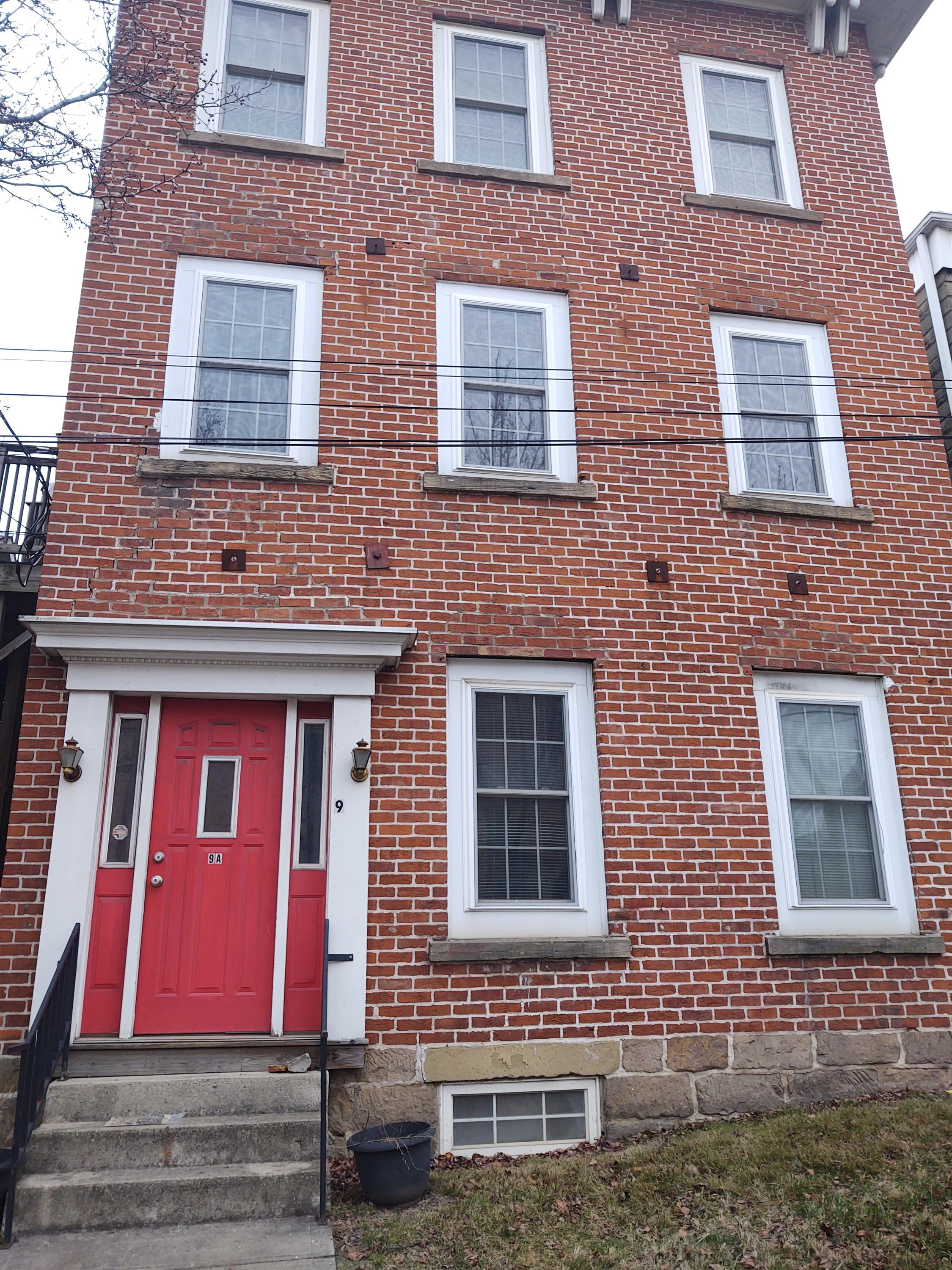 9 E Chestnut Street C